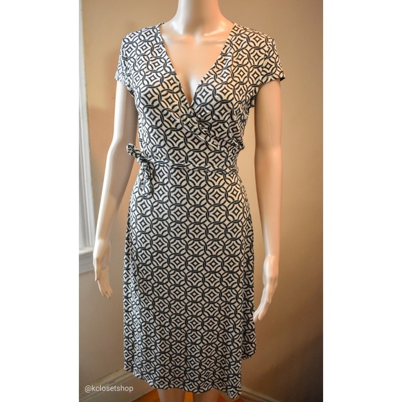 Short Sleeve Patterned Wrap Dress - M - Picture 4 of 10